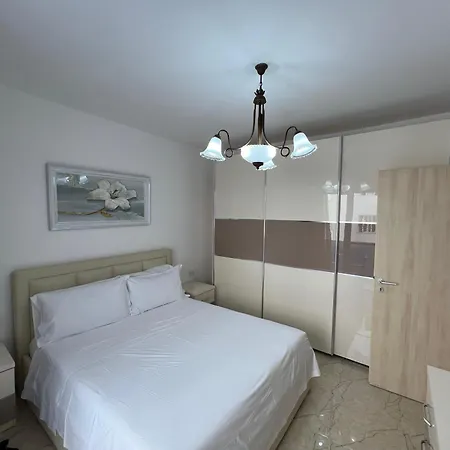 Apartment Iona 1 *